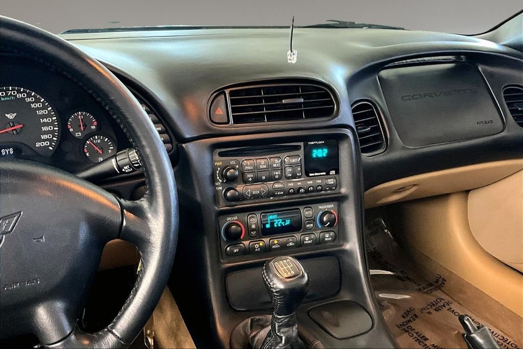 Used 2000 Dark Bowling Green Metallic Chevrolet Base image 9
