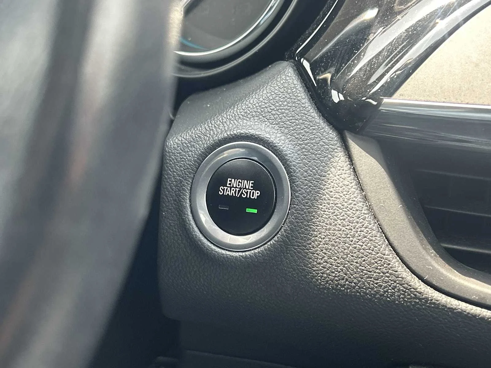 Used 2017 SUMMIT WHITE Buick Essence image 18