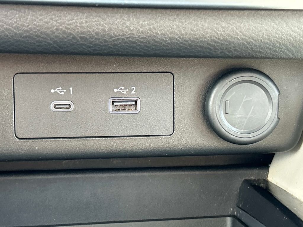 Used 2023 White Nissan SL image 27