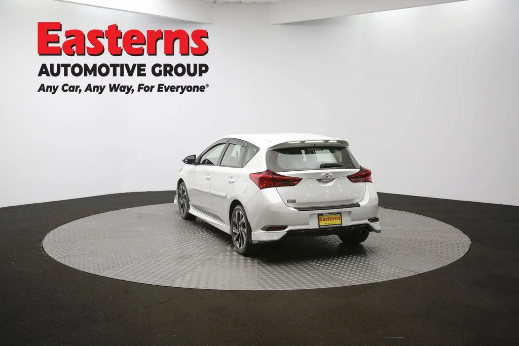 Used 2018 White Toyota Base image 61