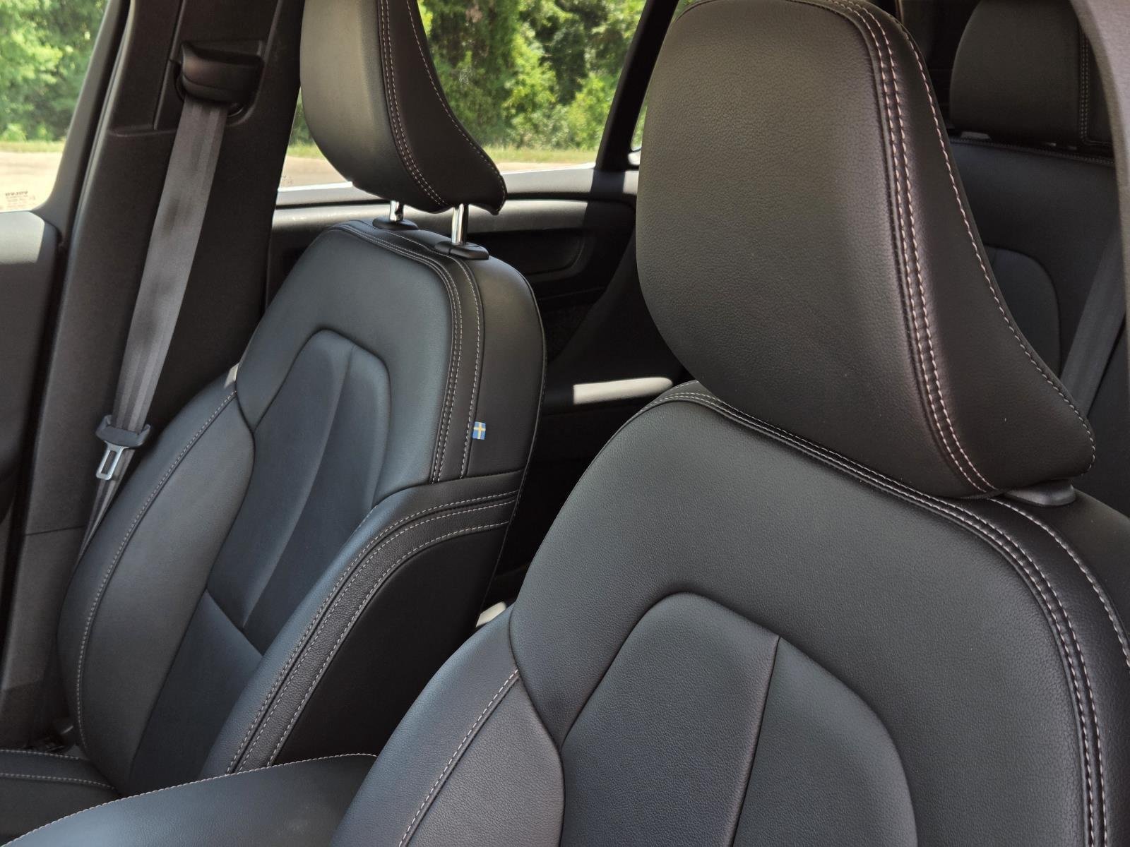 Used 2025 Sage Green Metallic Volvo Core Bright Theme image 31