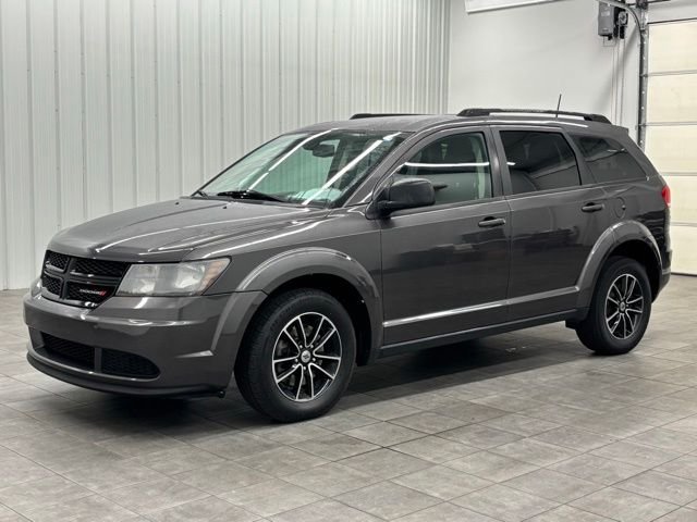 Used 2018 Gray Dodge SE image 5