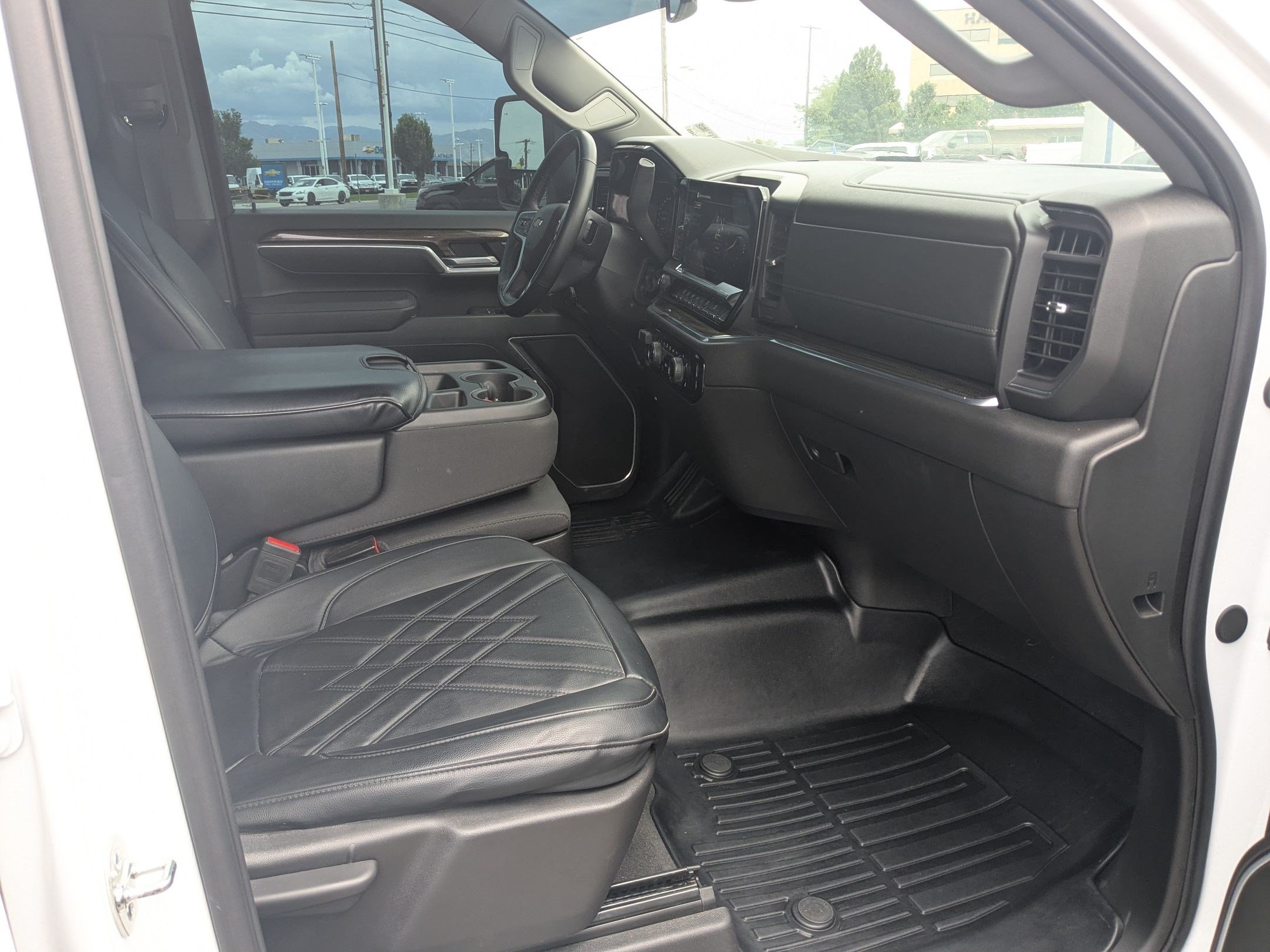 Used 2025 Summit White Chevrolet LT image 31