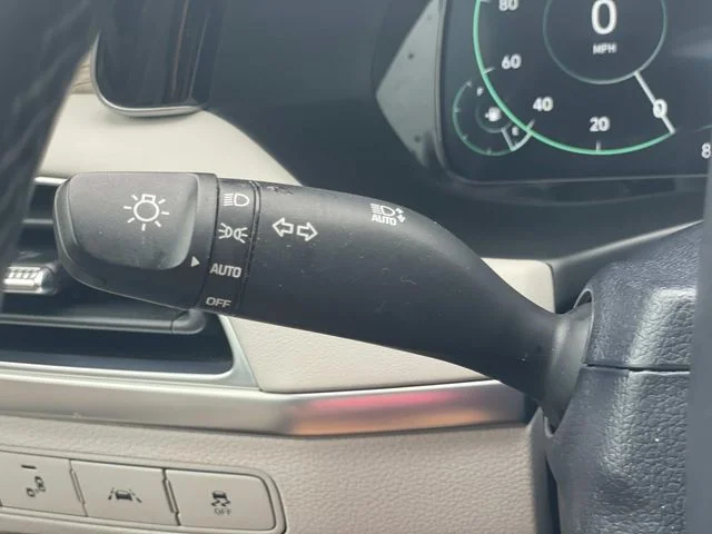 Used 2022 White Hyundai Calligraphy image 17
