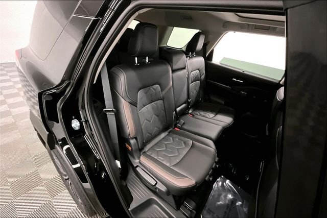 New 2026 Super Black Nissan Platinum image 33