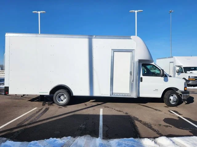 New 2025 Summit White Chevrolet 2WT image 9