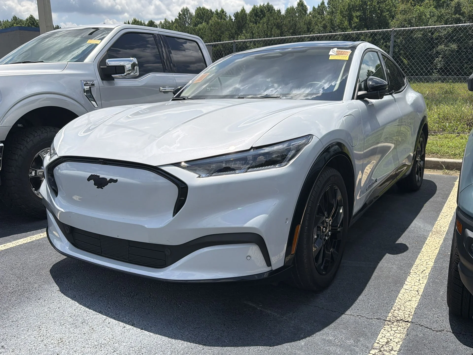 Used 2023 White Metallic Ford Premium image 1