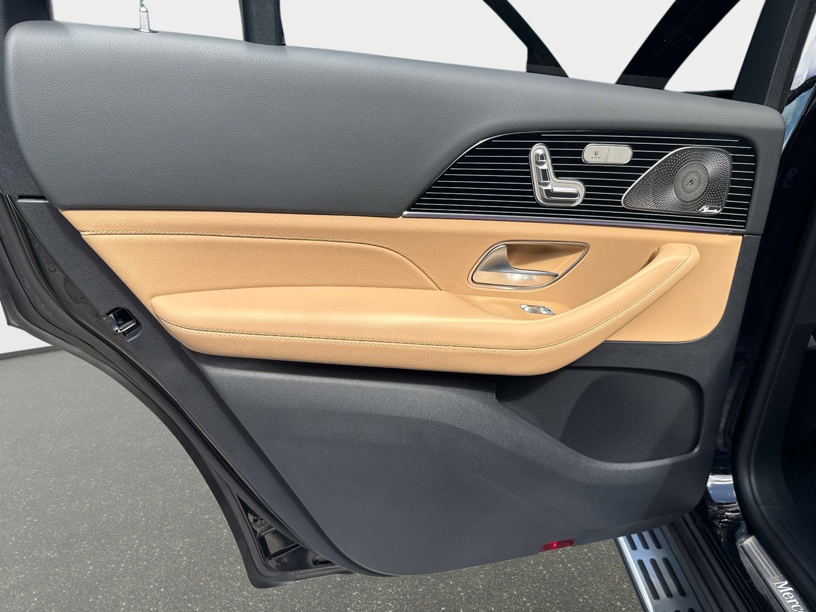 New 2026 Black Mercedes-Benz 450 4MATIC® SUV image 11