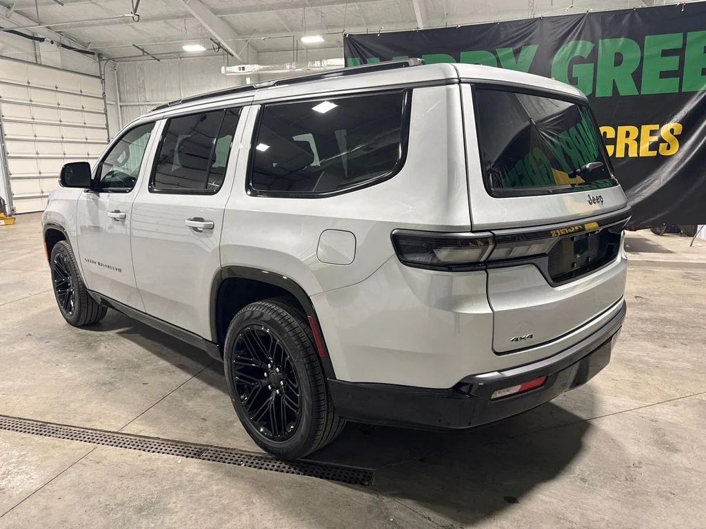 New 2026 Silver-Zynith Exterior Paint Jeep Limited Reserve image 5