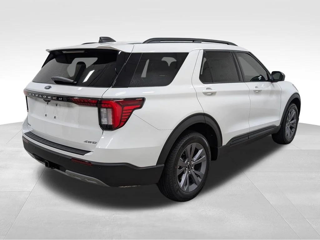 New 2026 Star White Metallic Tri-Coat Ford Active image 18