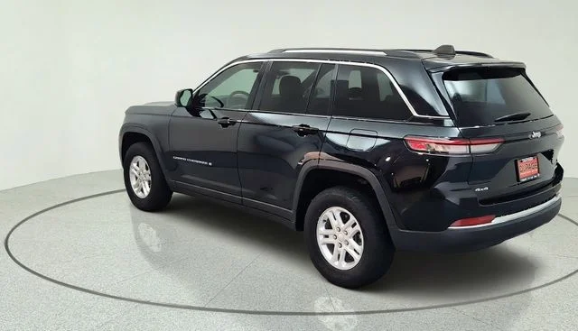 Used 2023 Black Jeep Laredo image 26