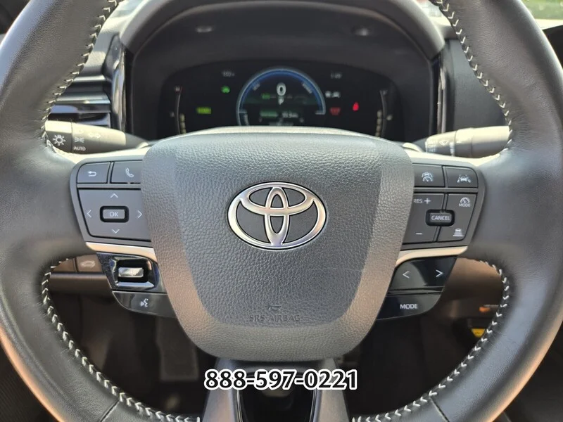 Used 2025 Ice TOYOTA SE image 26
