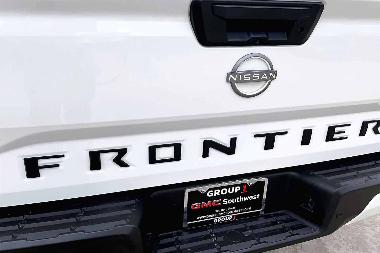 Used 2025 Glacier White Nissan SV image 28