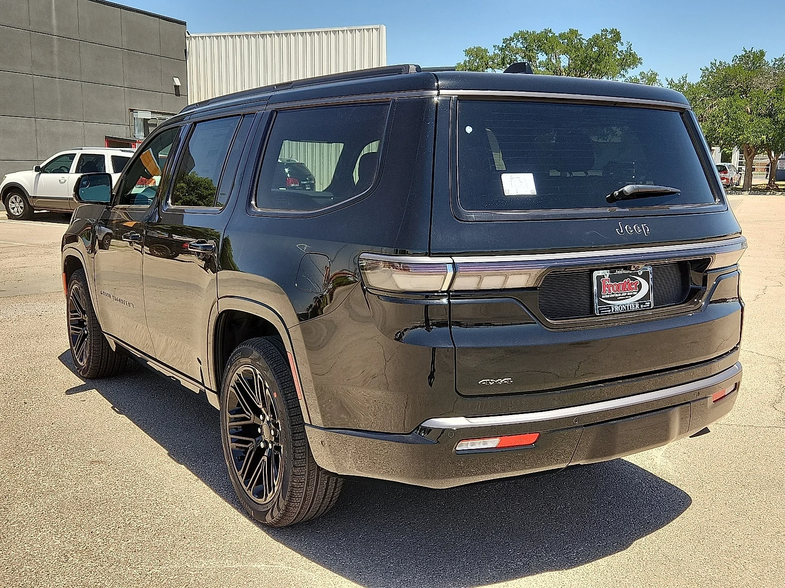 New 2026 High Gloss Black  Paint Jeep LIMITED RESERVE 4X4 image 3