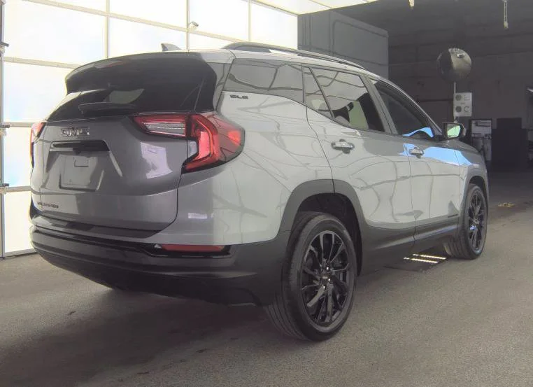 Used 2023 Sterling Metallic GMC SLE image 3