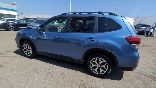 Used 2020 Blue Subaru Premium image 6