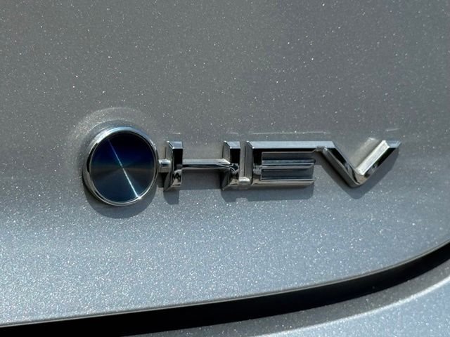 Used 2024  Toyota XLE image 13