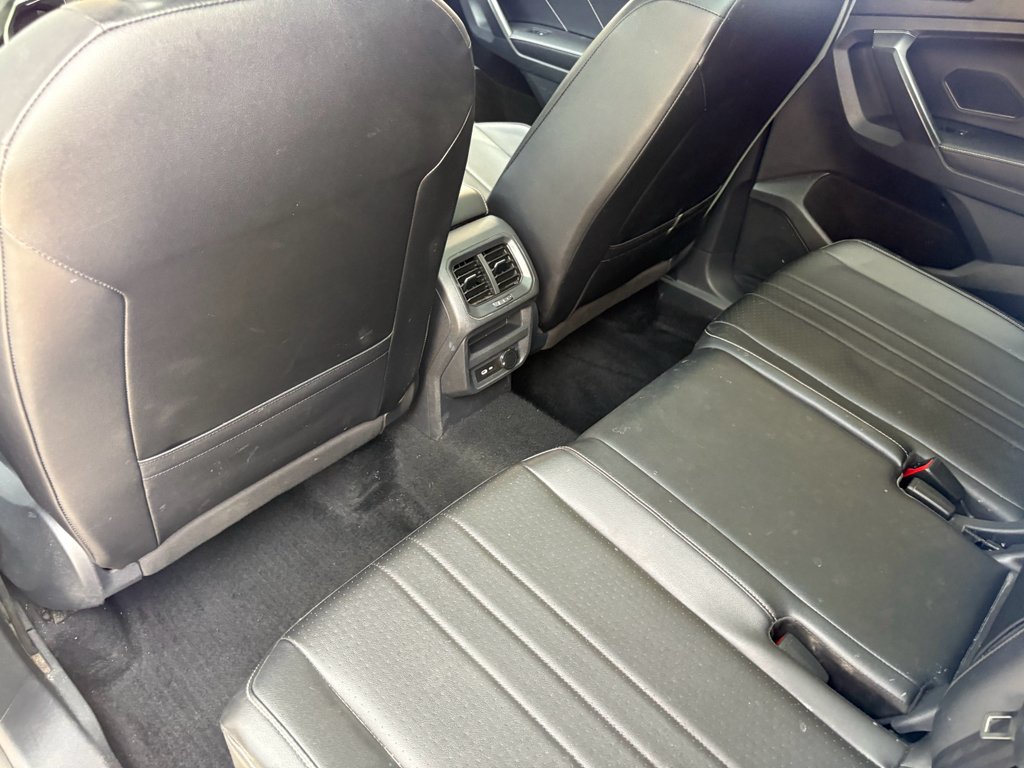 Used 2022 Pure White Volkswagen SE image 24