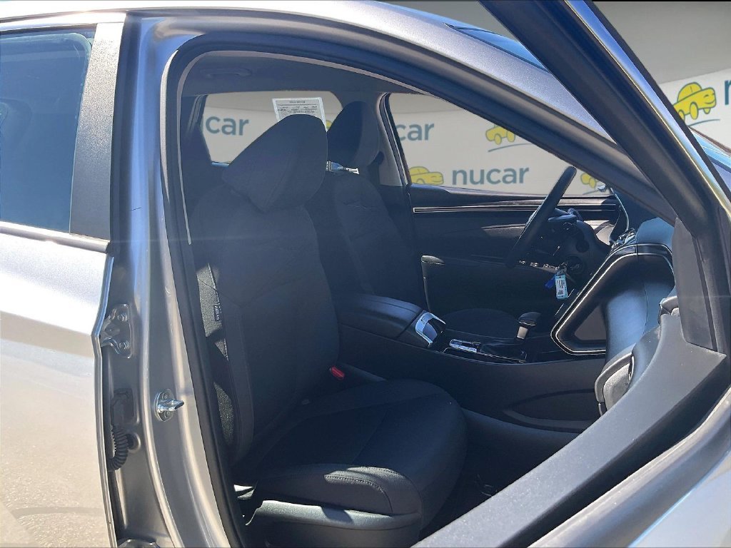 Used 2024 Silver Hyundai SE image 11