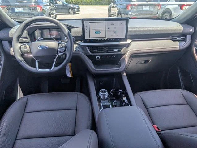 New 2026 Star White Metallic Tri-Coat Ford Platinum™ image 24