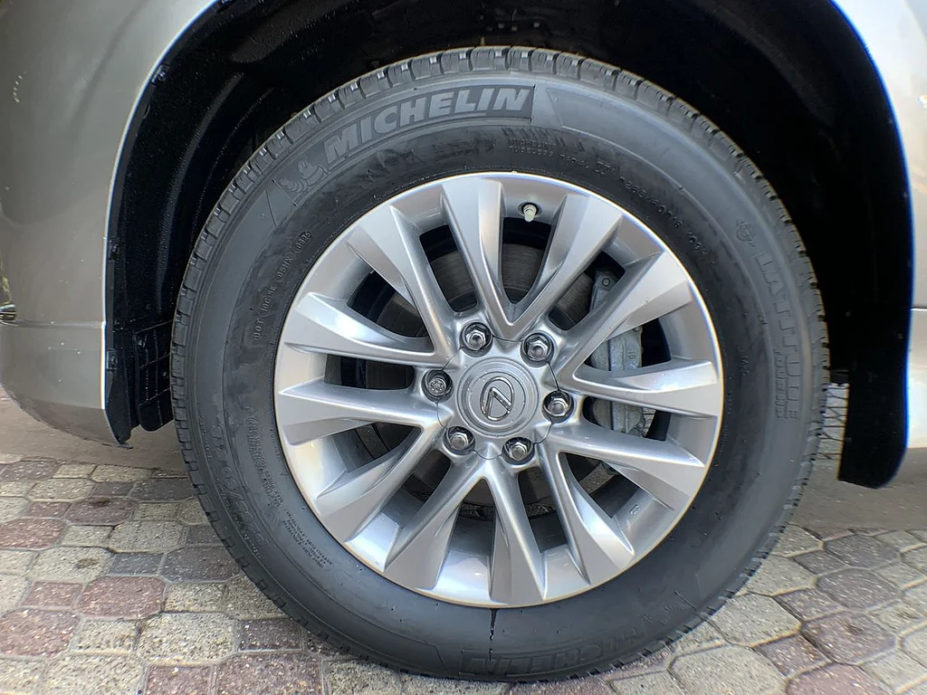 Certified Used 2023 ATOMIC SILVER Lexus 460 Premium image 10