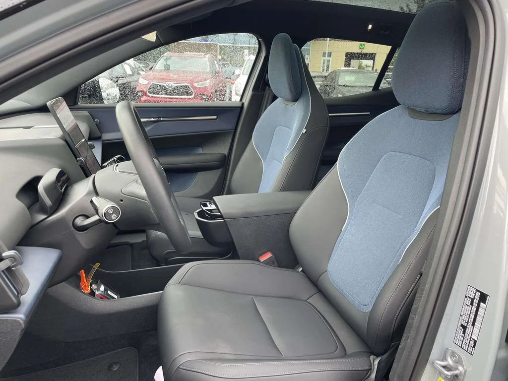 2025 Volvo EX30 Ultra - Photo 7