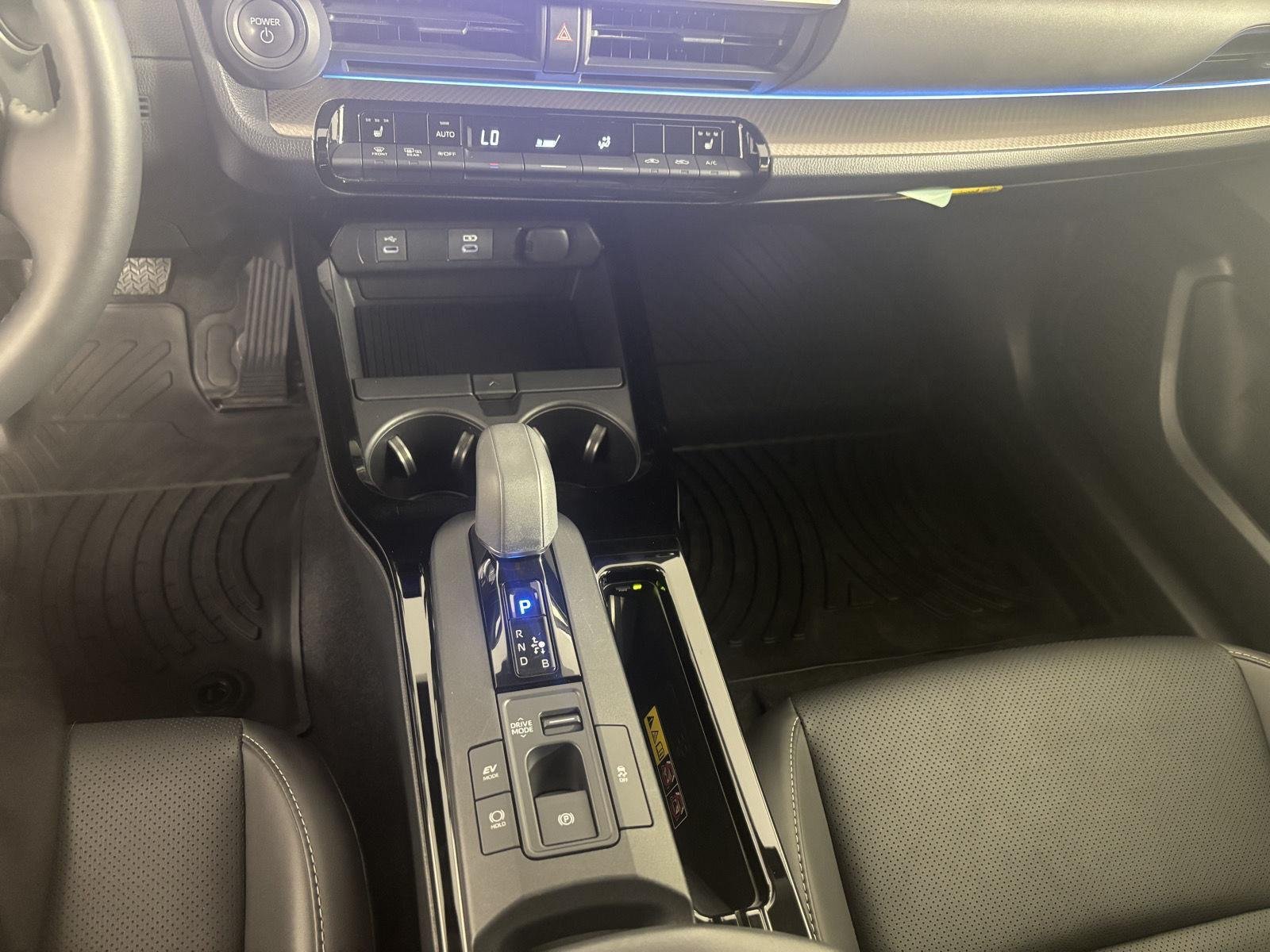 Used 2024 Wind Chill Pearl Toyota XLE image 24