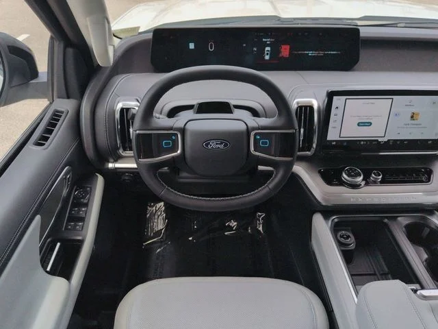 New 2026 Star White Metallic Tri-Coat Ford Platinum® image 16