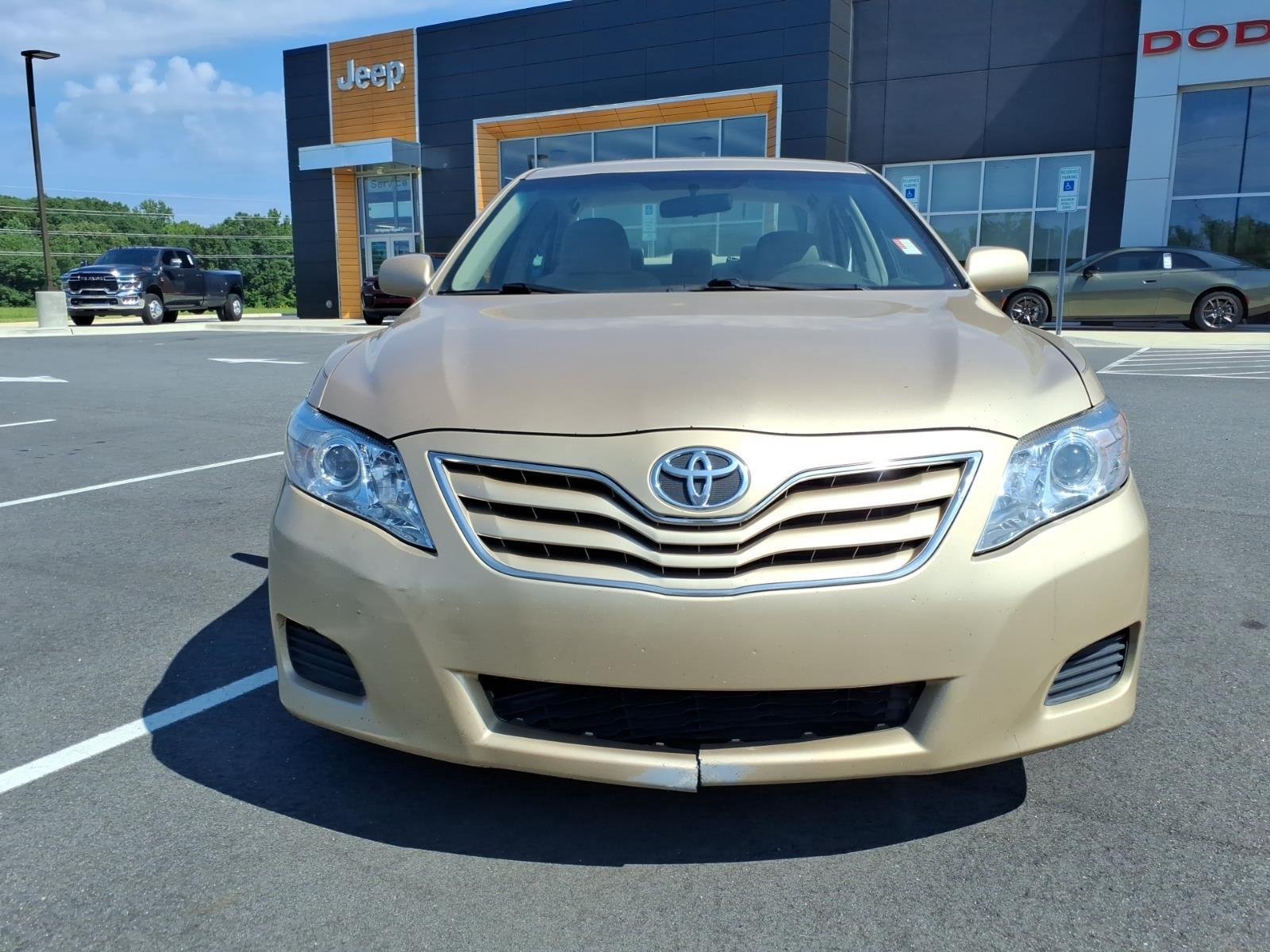 Used 2010  Toyota LE image 13