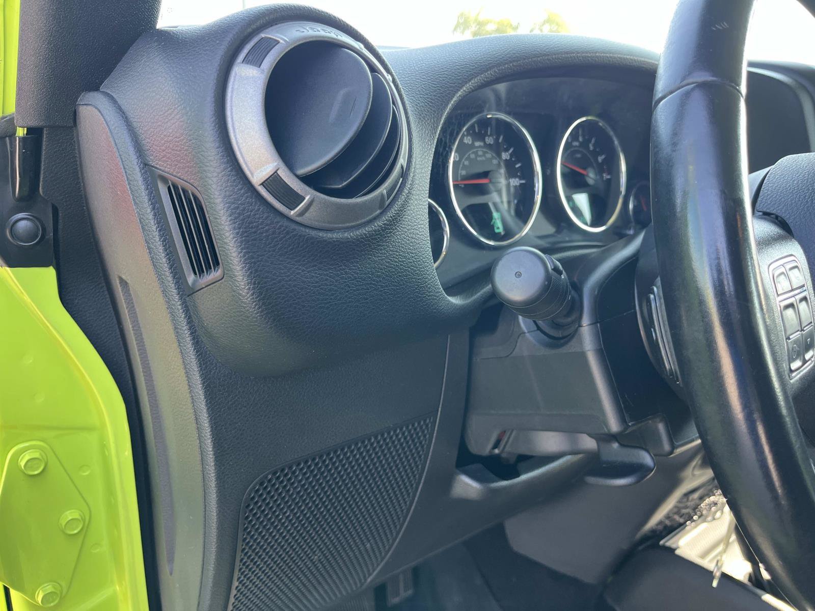 Used 2017 Hypergreen Clearcoat Jeep Sport image 22