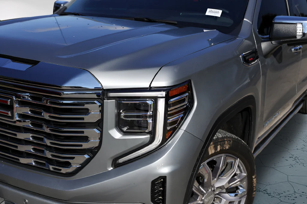 Used 2023 STERLING METALLIC GMC Denali image 3