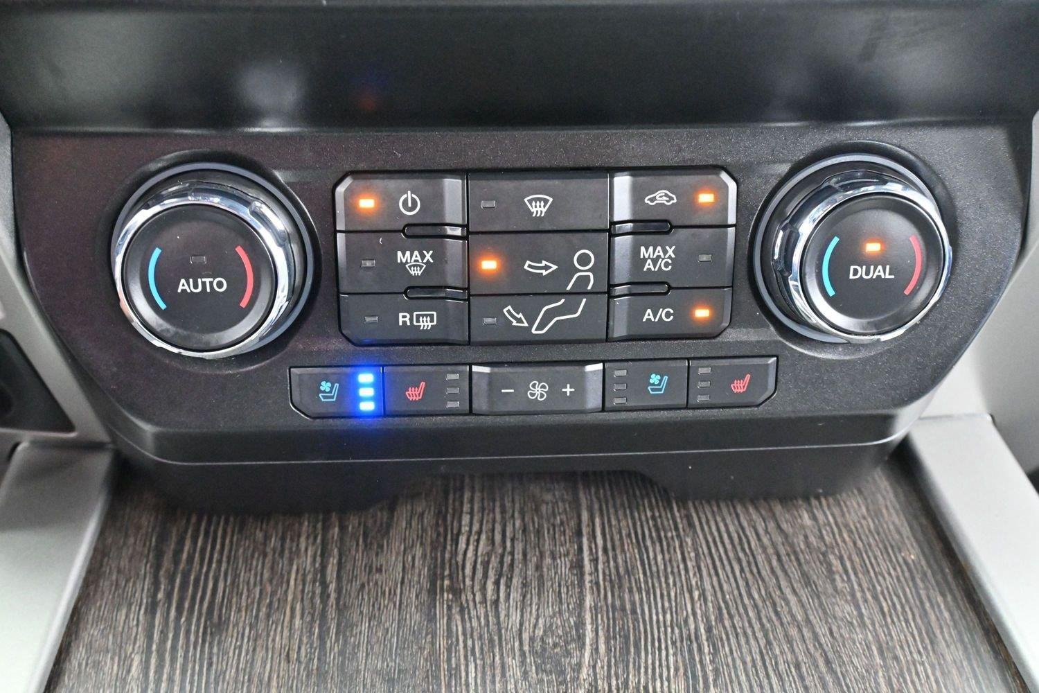 Used 2020 Velocity Blue Ford Lariat image 28