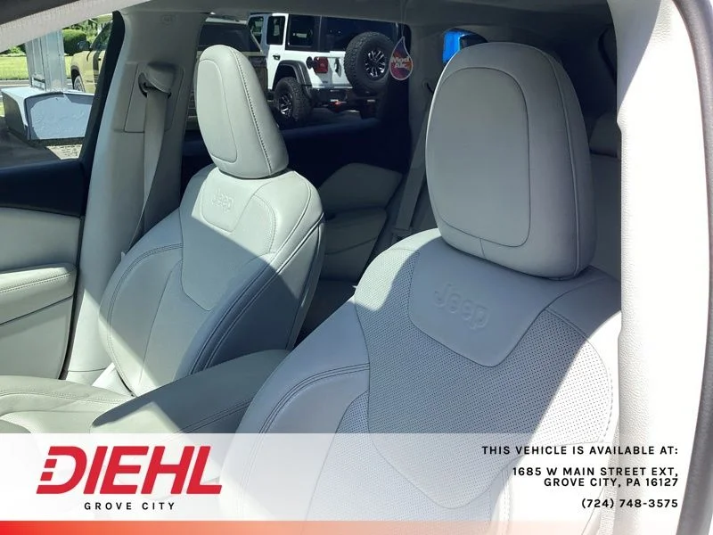 Used 2022 White Jeep Latitude Lux image 19
