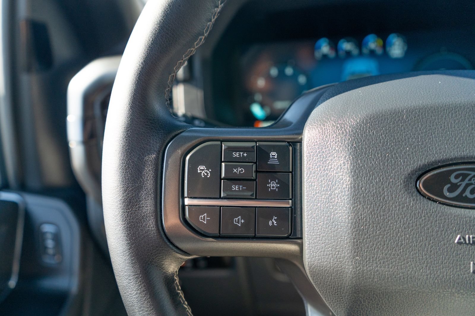 Used 2024 Oxford White Ford XLT image 26