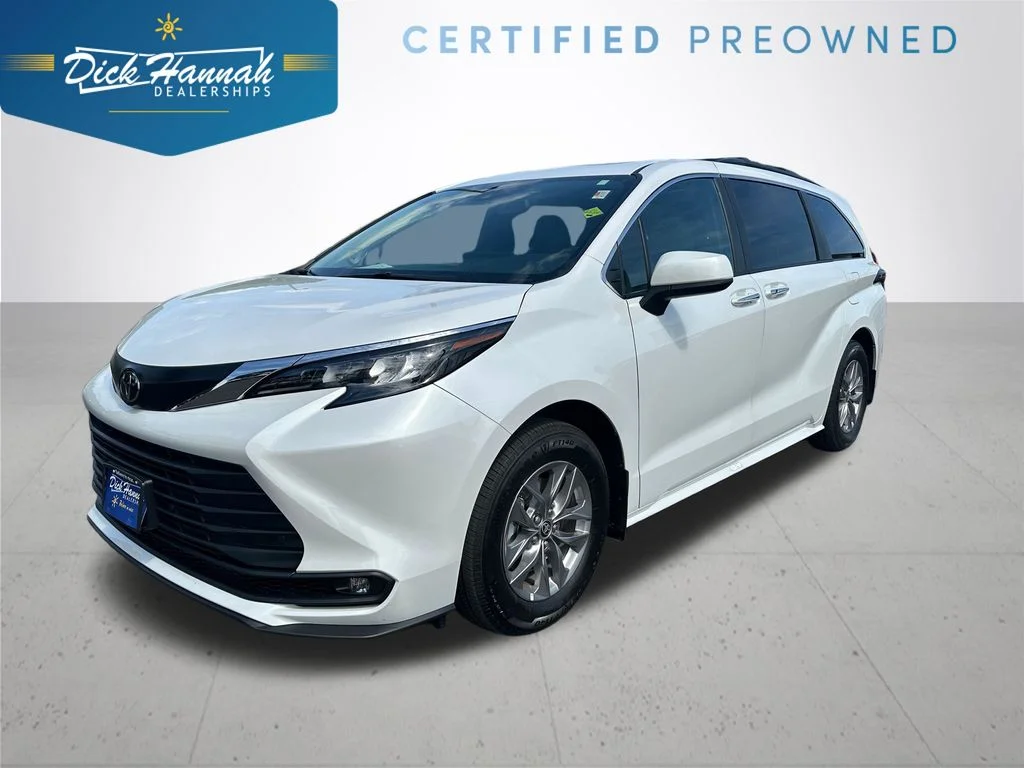 2026 Toyota Sienna XLE 7-Passenger Hybrid AWD's photo