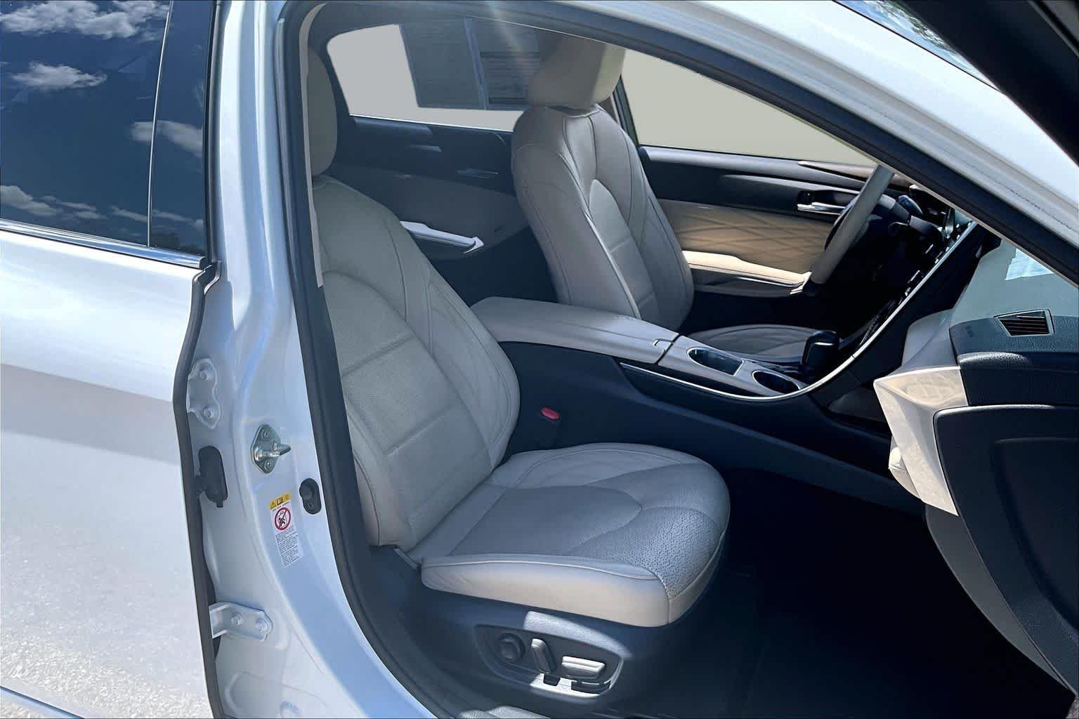 Used 2019 Wind Chill Pearl Toyota Hybrid Limited image 9