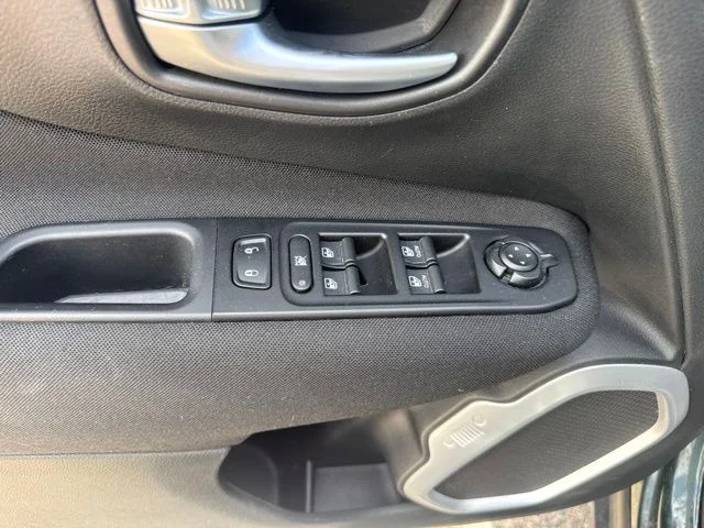 Used 2021 Technogreen Metallic Clearcoat Jeep Sport image 11