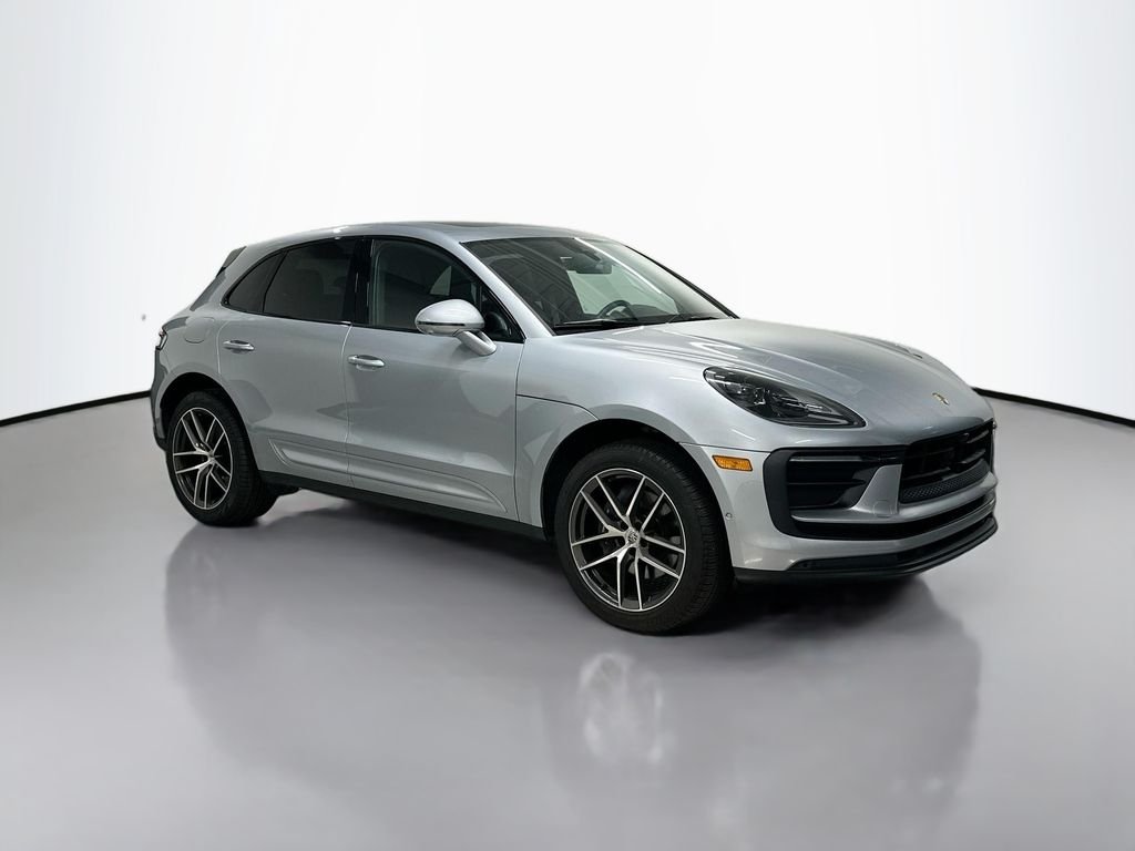 Used 2025  Porsche  image 7