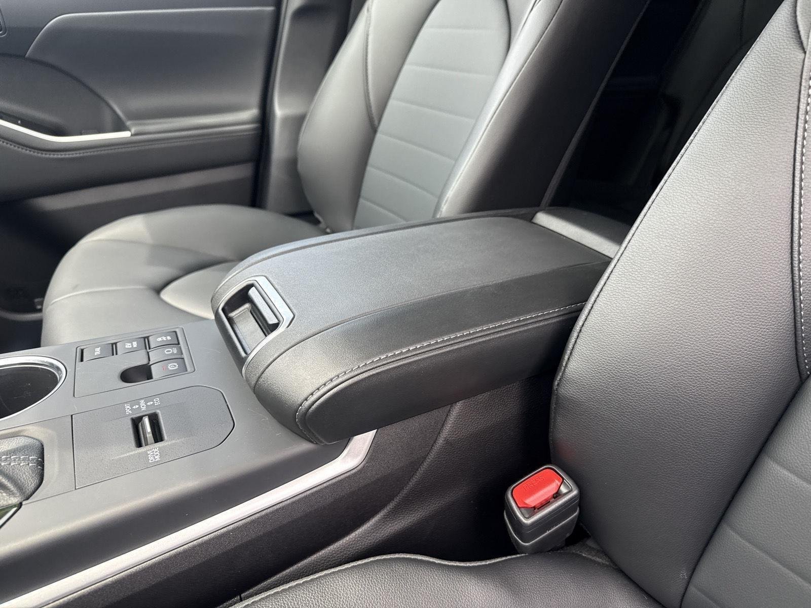 Used 2026 Wind Chill Pearl Toyota Hybrid XLE image 24