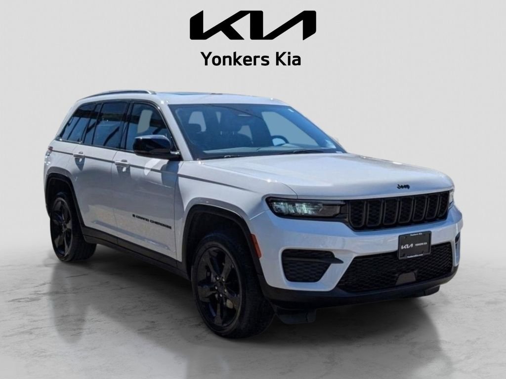 Used 2023 White Jeep Altitude X image 4