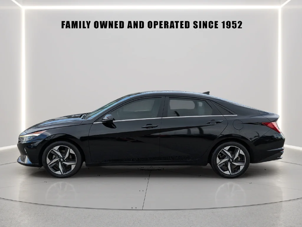 Used 2023 Black Hyundai Limited image 3