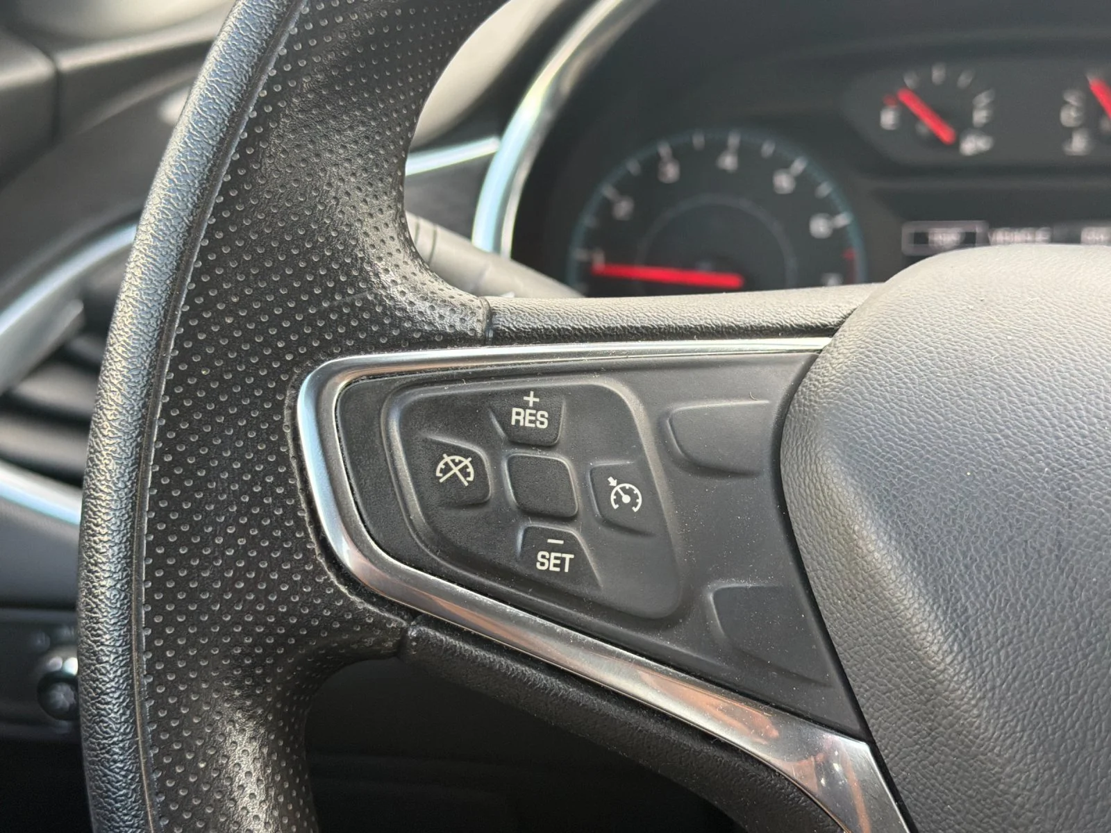 Used 2020 SILVER ICE METALLIC Chevrolet LT image 26