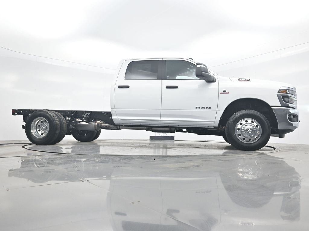 New 2026 Bright White Clearcoat RAM Tradesman image 37