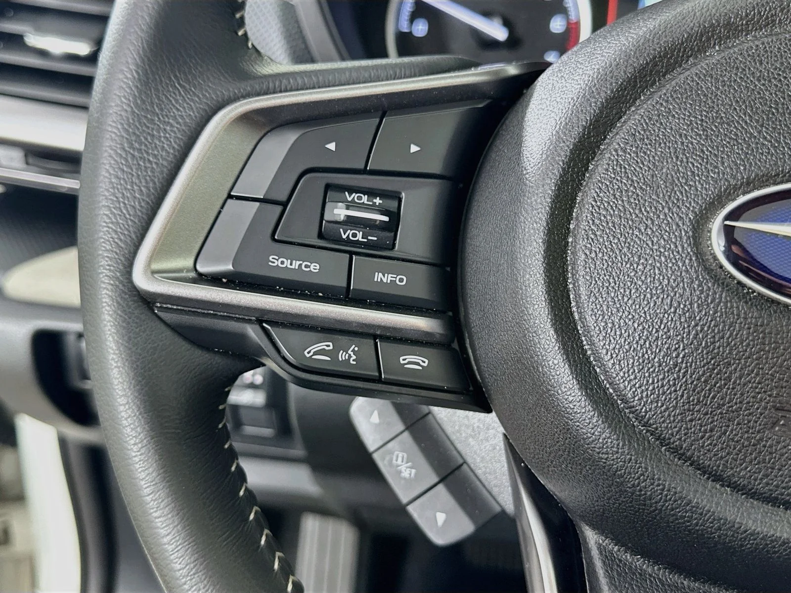 Used 2024 White Subaru  image 18