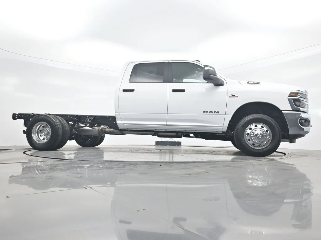New 2026 Bright White Clear-Coat Exterior Paint RAM Tradesman image 37
