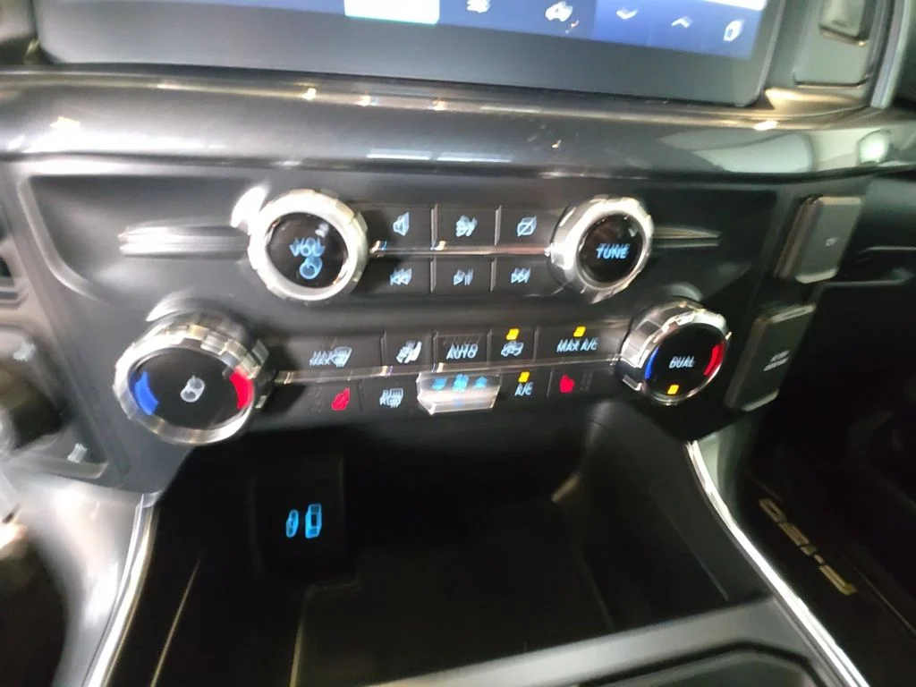 Used 2022 White Ford XLT image 17