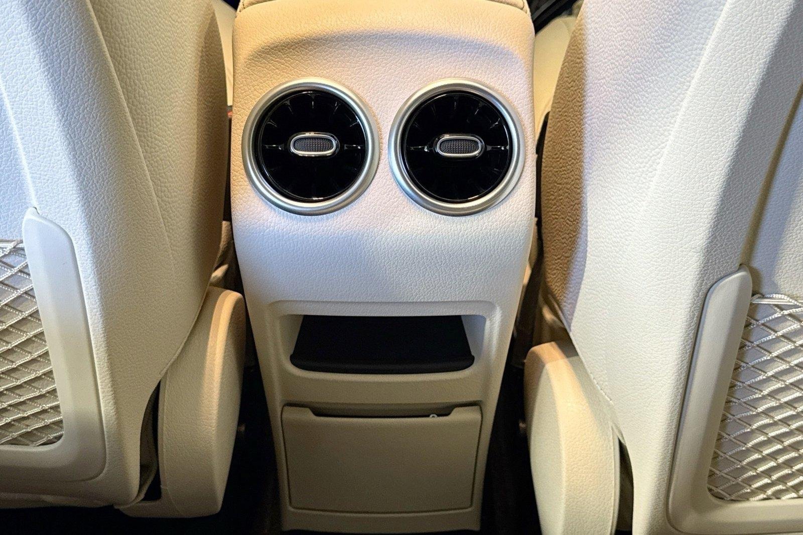 New 2026 Polar White Mercedes-Benz GLB 250 image 23