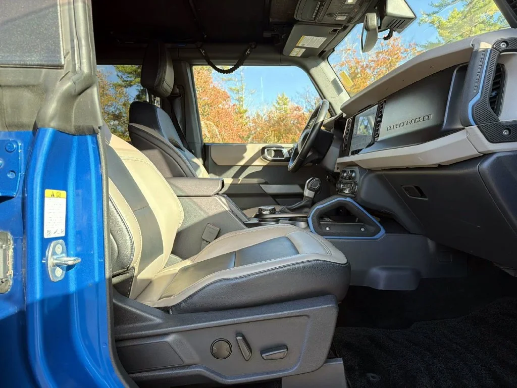 Used 2022 Velocity Blue Metallic Ford Wildtrak image 17