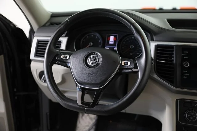 Used 2019 Black Volkswagen 3.6L V6 SE image 3