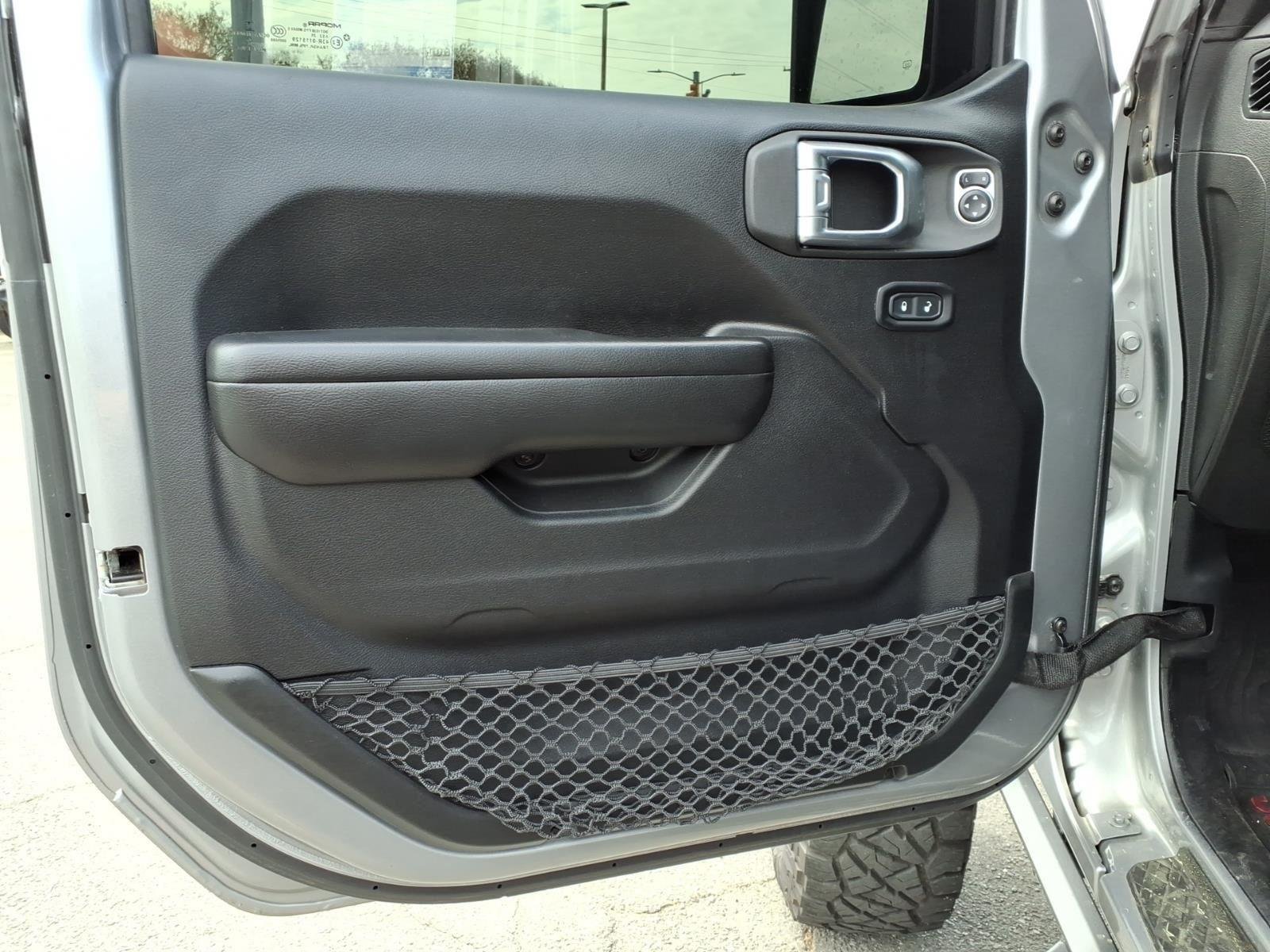 Used 2021 Billet Silver Metallic Clearcoat Jeep Mojave image 28